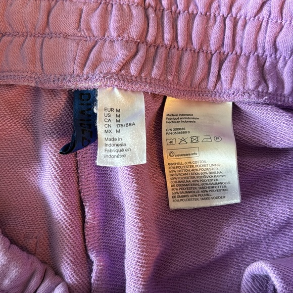 Men’s Shorts - Picture 2 of 3